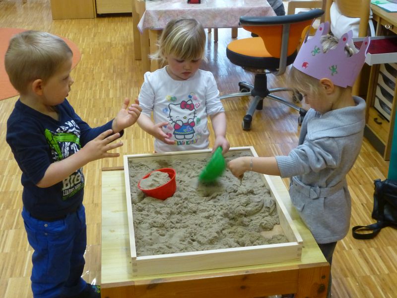 Spielende Kinder im Kindergarten Weilheim