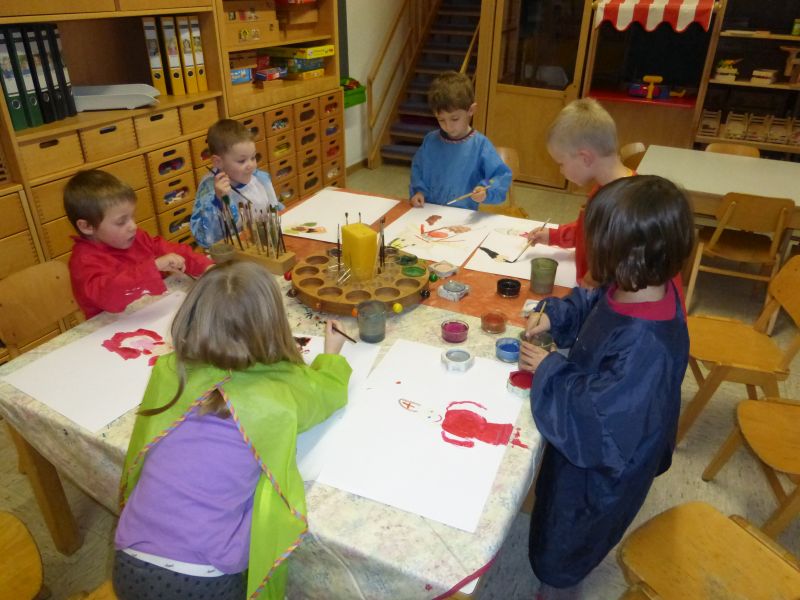 Spielende Kinder im Kindergarten Weilheim